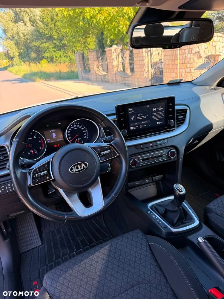 Kia Ceed 1.6 CRDi mHEV M - 4