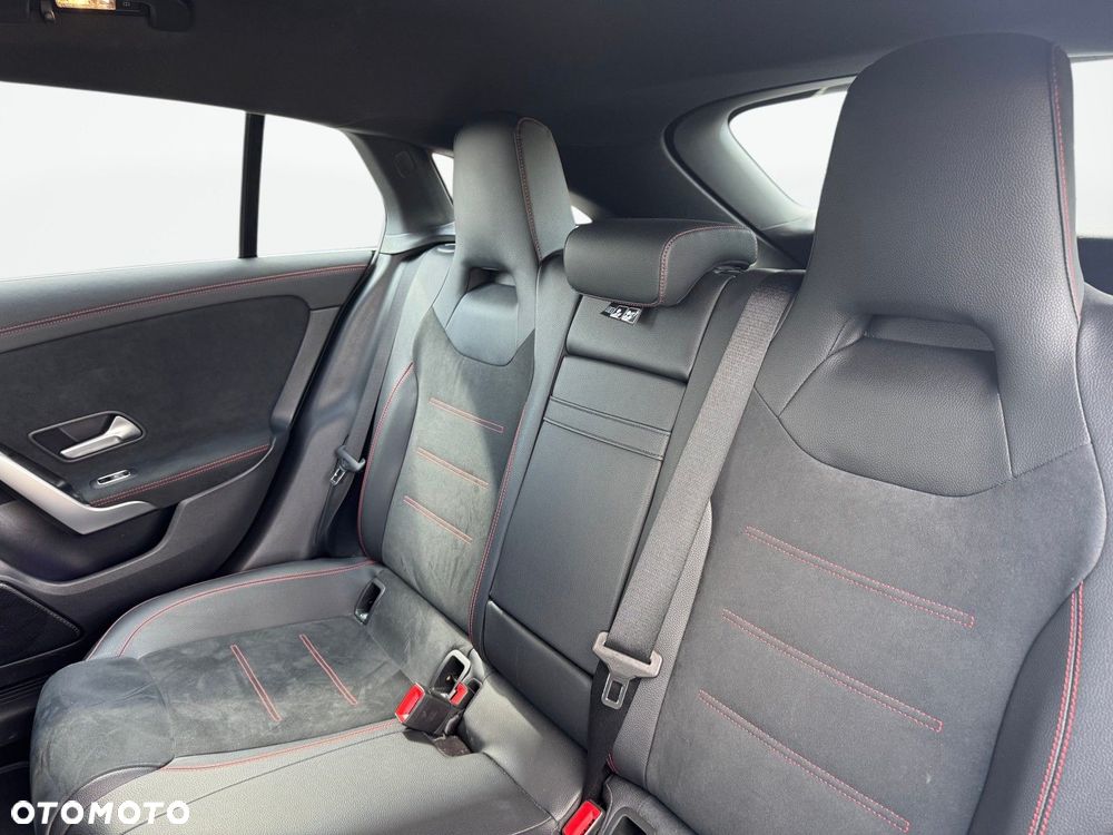 Mercedes-Benz CLA - 13