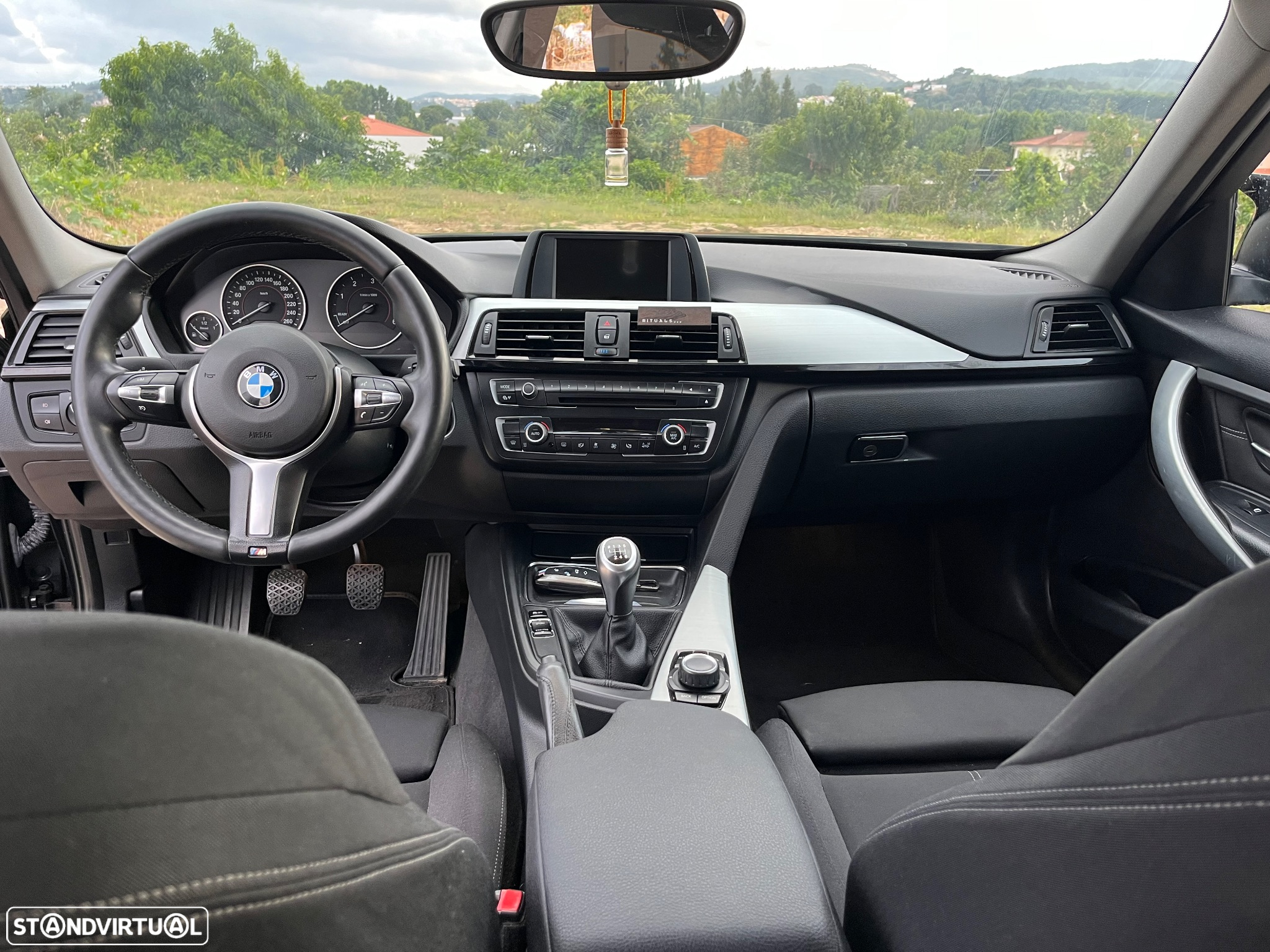 BMW 318 d Sport - 17
