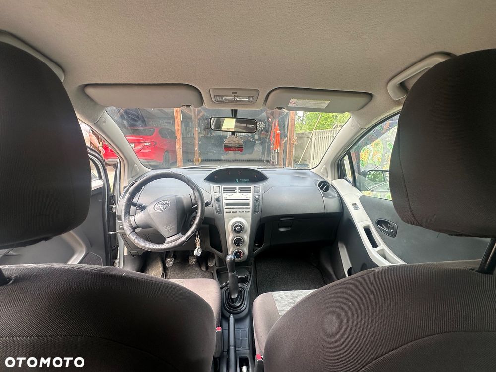 Toyota Yaris - 22
