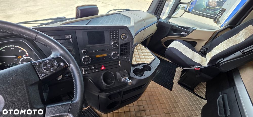 Mercedes-Benz ACTROS - 9