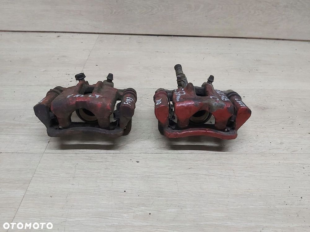 Toyota Corolla E12 zacisk jarzmo lewy tył - 2