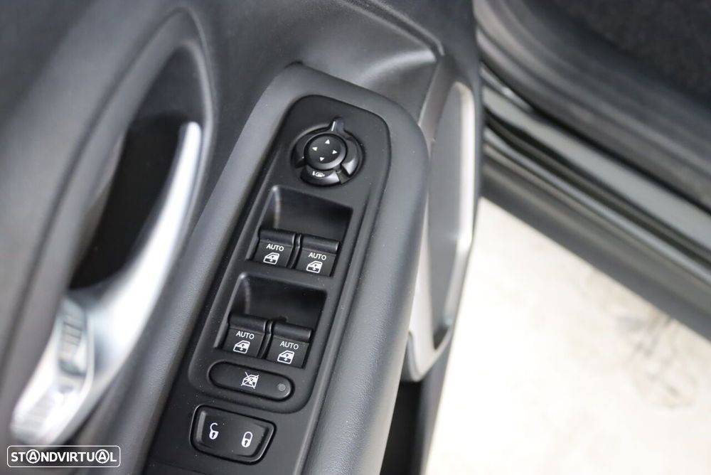 Jeep Renegade 1.0 T Limited - 23