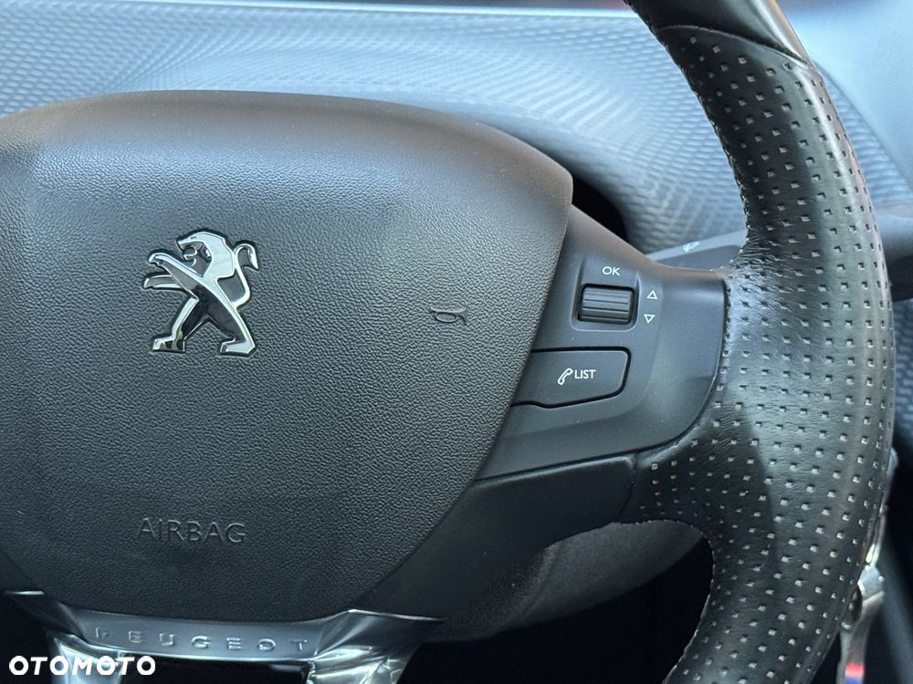 Peugeot 208 1.2 PureTech Allure S&S - 35