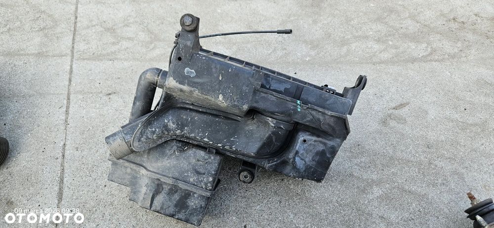 Obudowa filtra powietrza Volvo V40 I Lift 1,8 benzyna 2003r 30887040 - 5