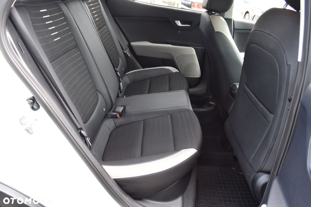 Kia Stonic 1.2 L Business Line - 32