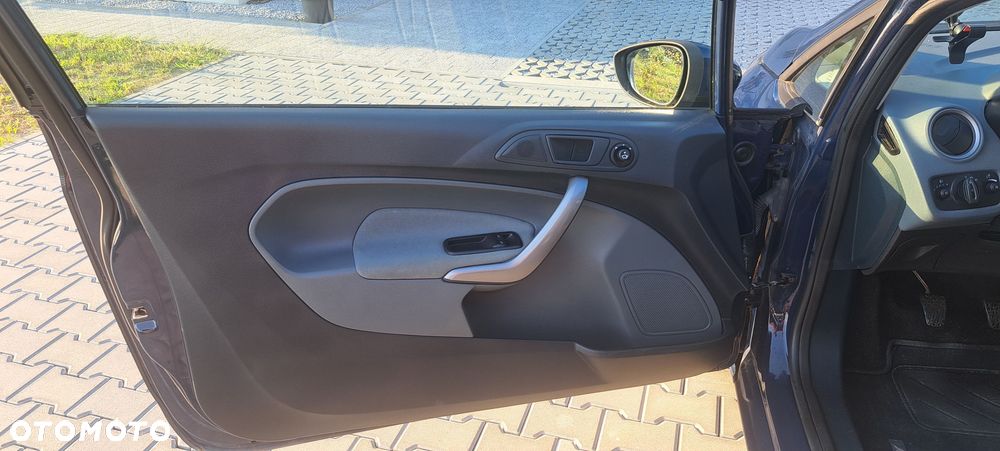 Ford Fiesta 1.25 Champions Edition - 16