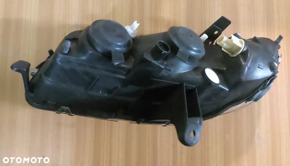 Reflektor prawy pasuje do Opel Omega 1994r - 3