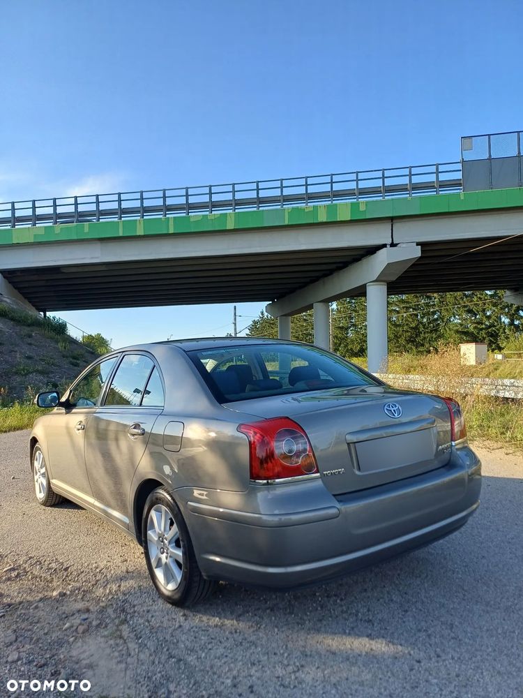 Toyota Avensis 2.0 D-4D Sol - 24