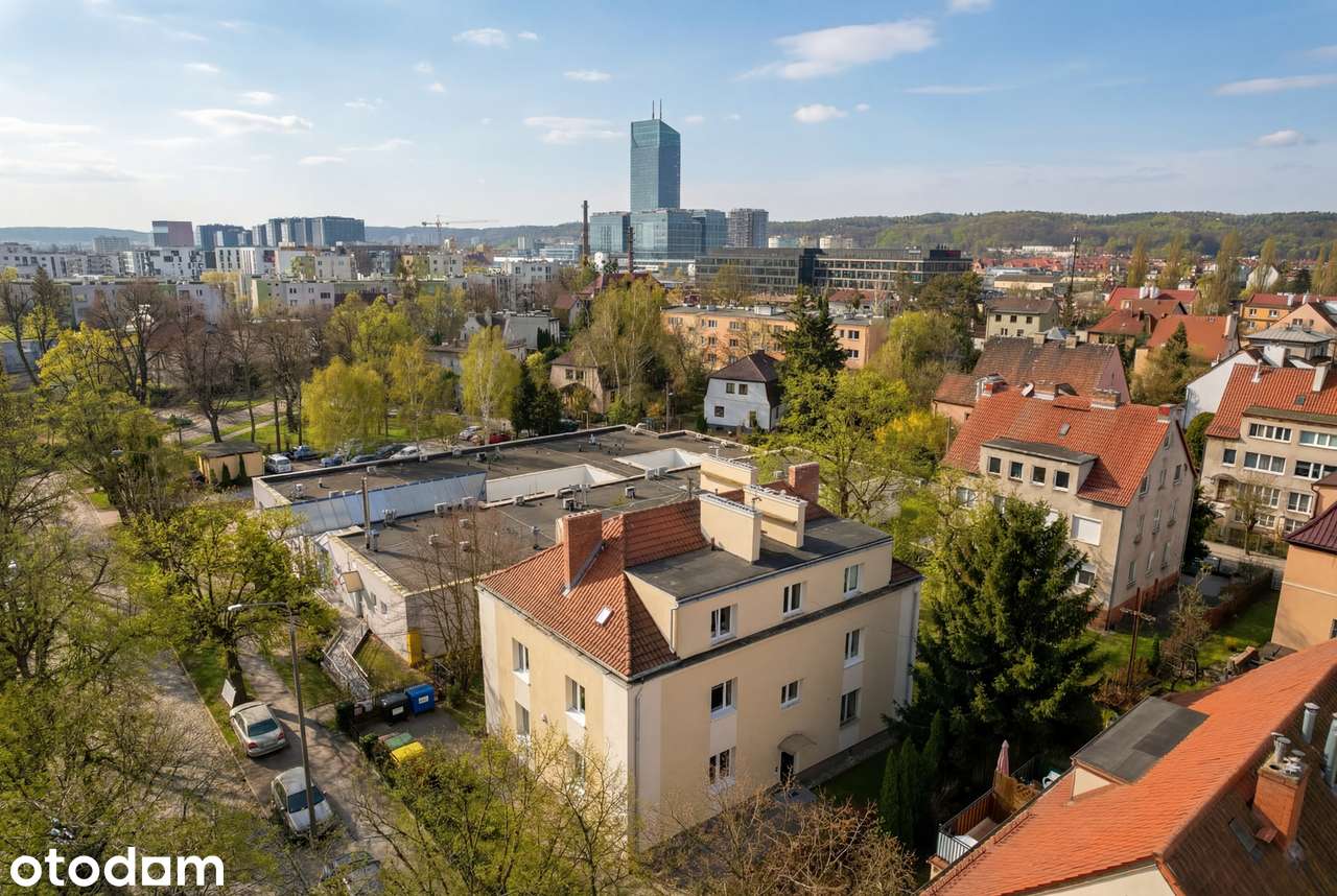 Dwupokojowe mieszkanie z oddzielną kuchnią w Gdańskiej Oliwie.