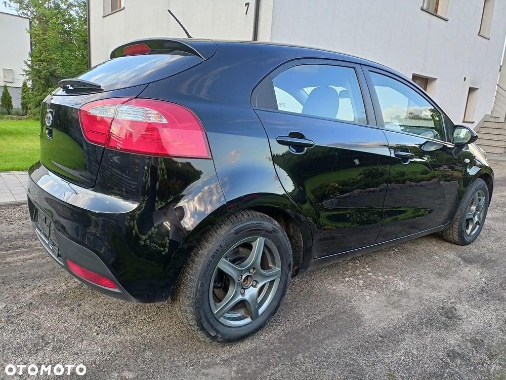 Kia Rio - 16