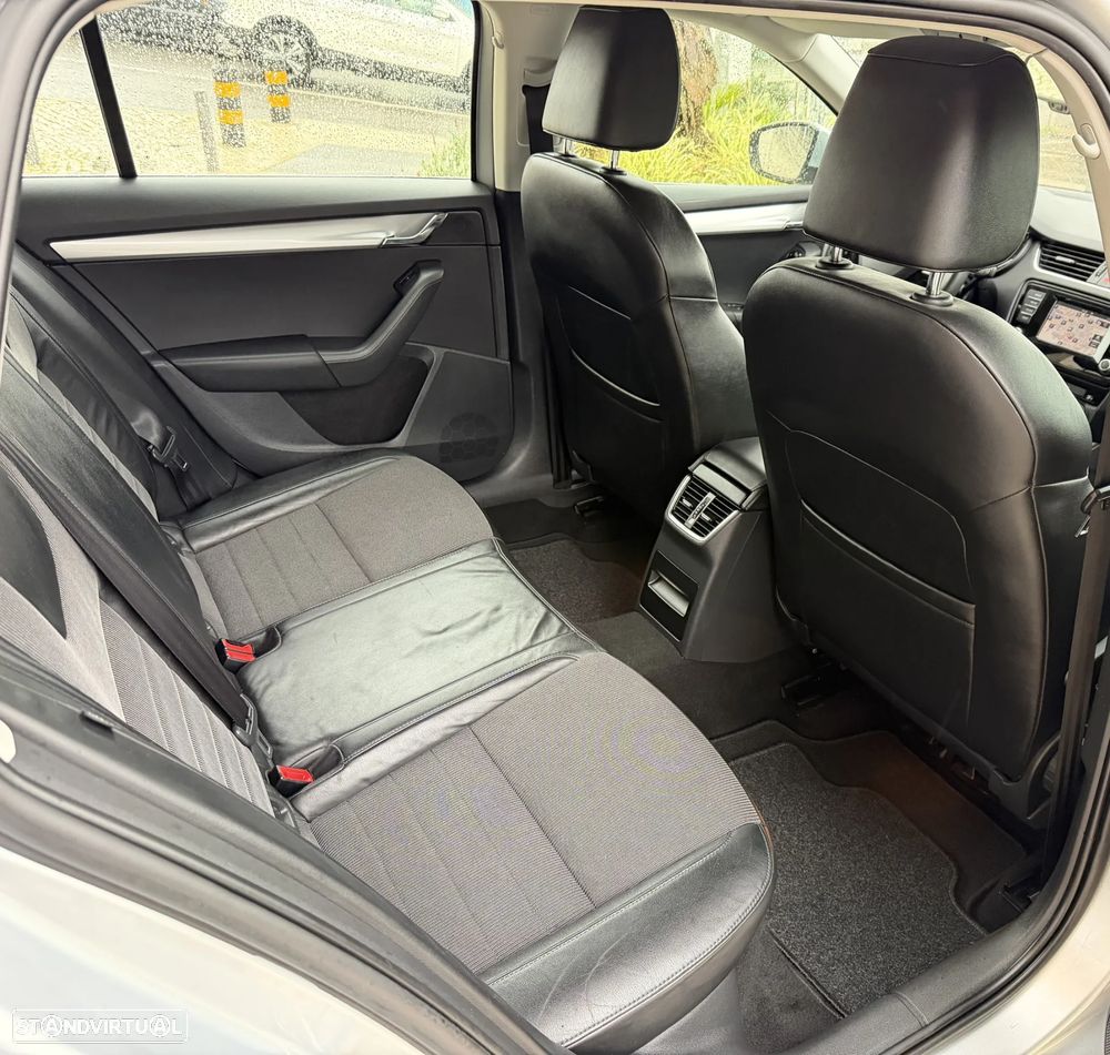 Skoda Octavia Break 1.6 TDi Sportline - 21