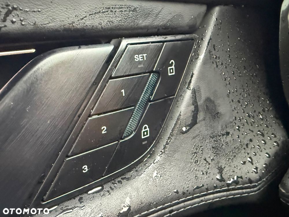 Porsche Taycan 4S Black Edition - 22