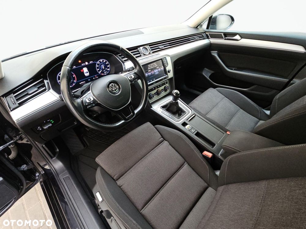 Volkswagen Passat 2.0 TDI BMT Comfortline - 11