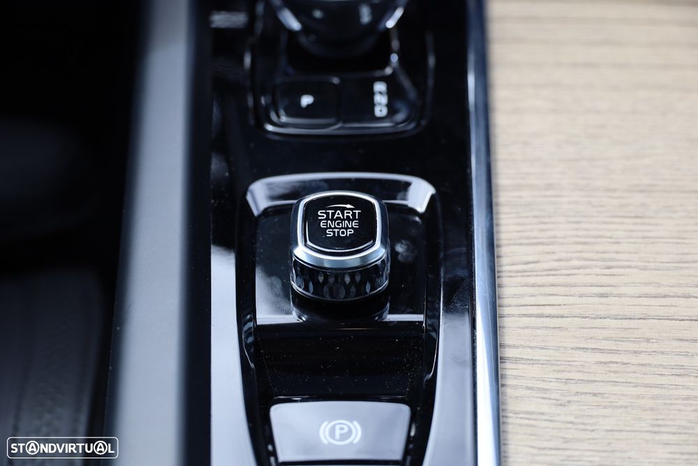 Volvo XC 60 2.0 T6 PHEV Plus Dark AWD - 28