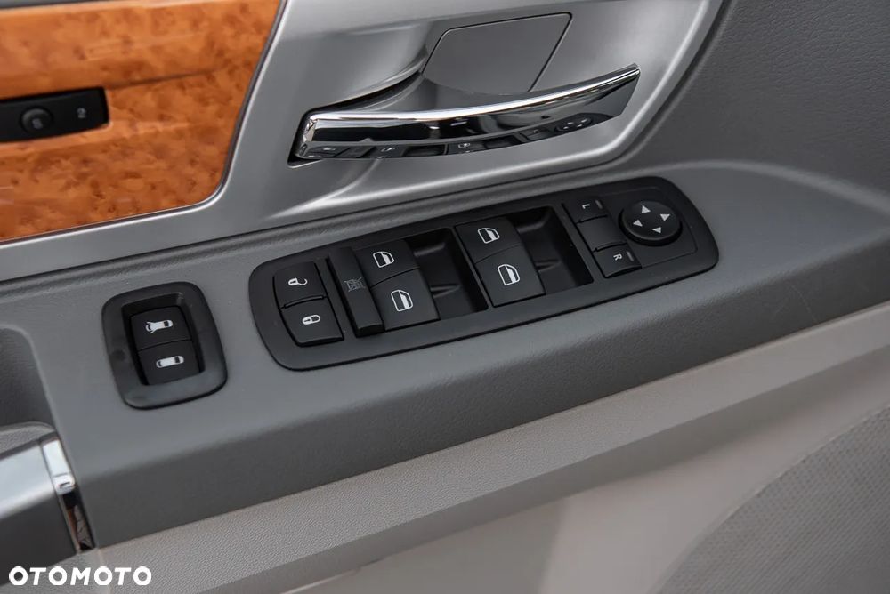 Chrysler Town & Country 4.0 Limited - 22