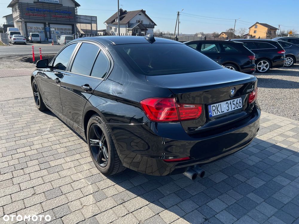 BMW Seria 3 328i - 3