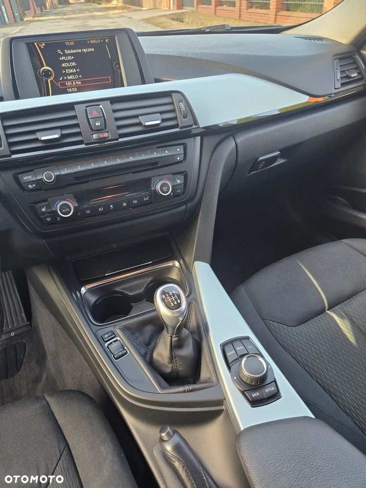 BMW Seria 3 320i xDrive - 11