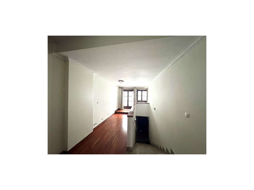Prédio para Venda em Viana do Castelo com loja e apartamento T2 - Grande imagem: 4/12