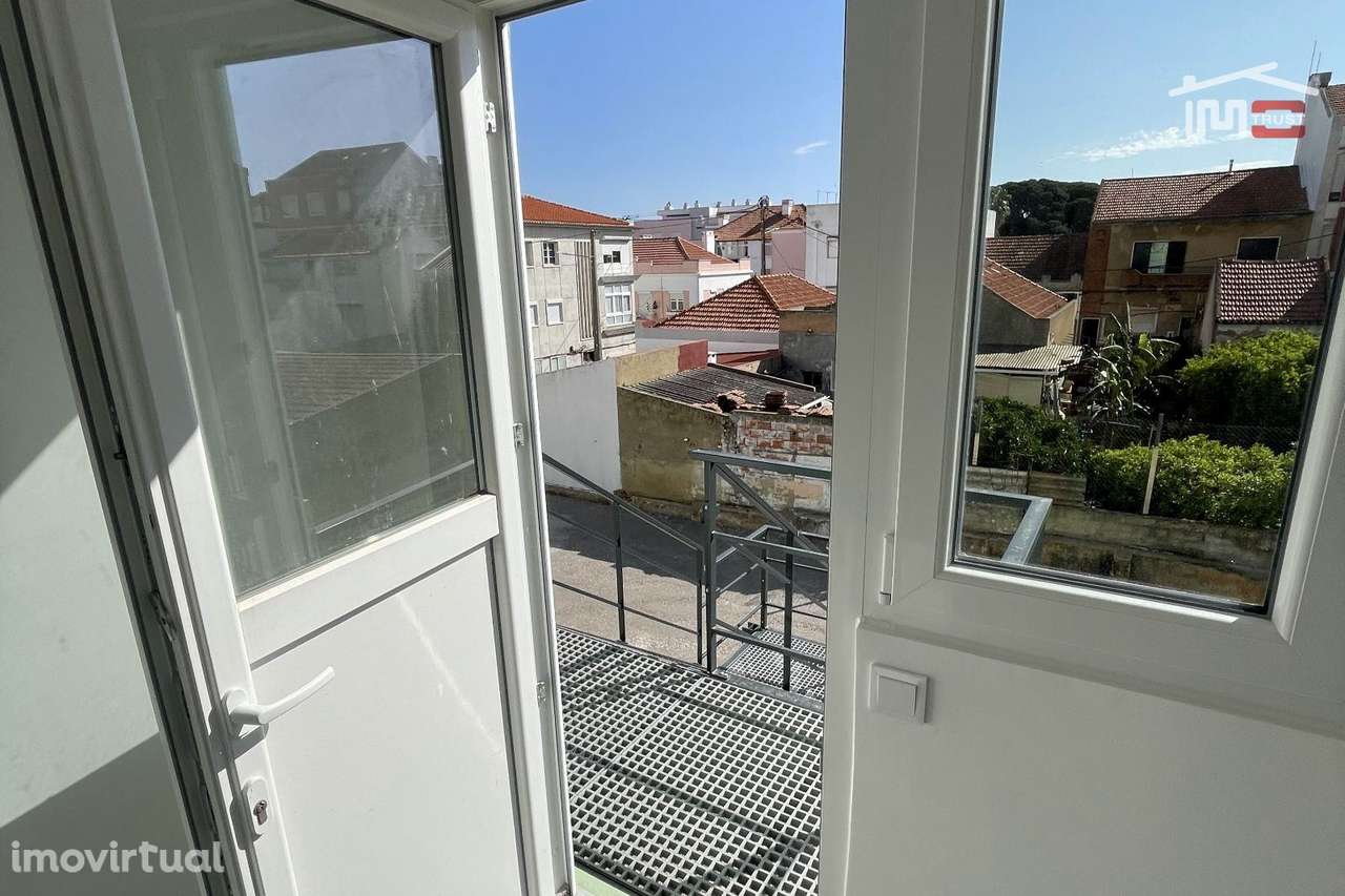 T3 Remodelado com Quintal Privativo e Estacionamento  A 30 min de L... - Grande imagem: 2/16