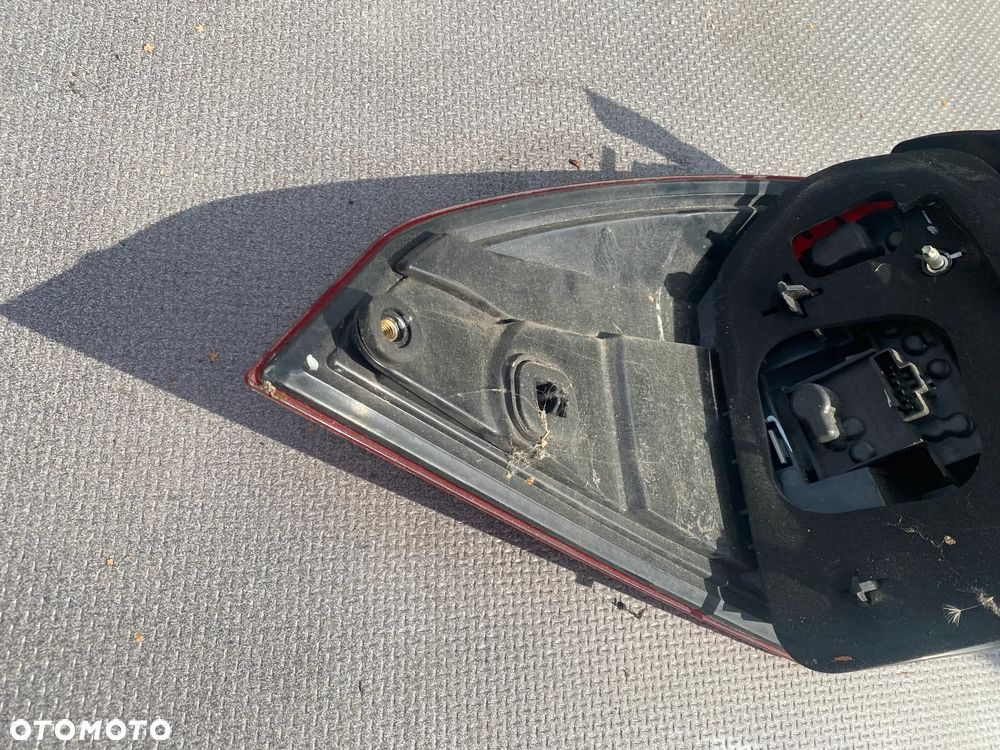LAMPA TYŁ TYLNA PRAWA RENAULT LAGUNA 3 III 06070 - 7