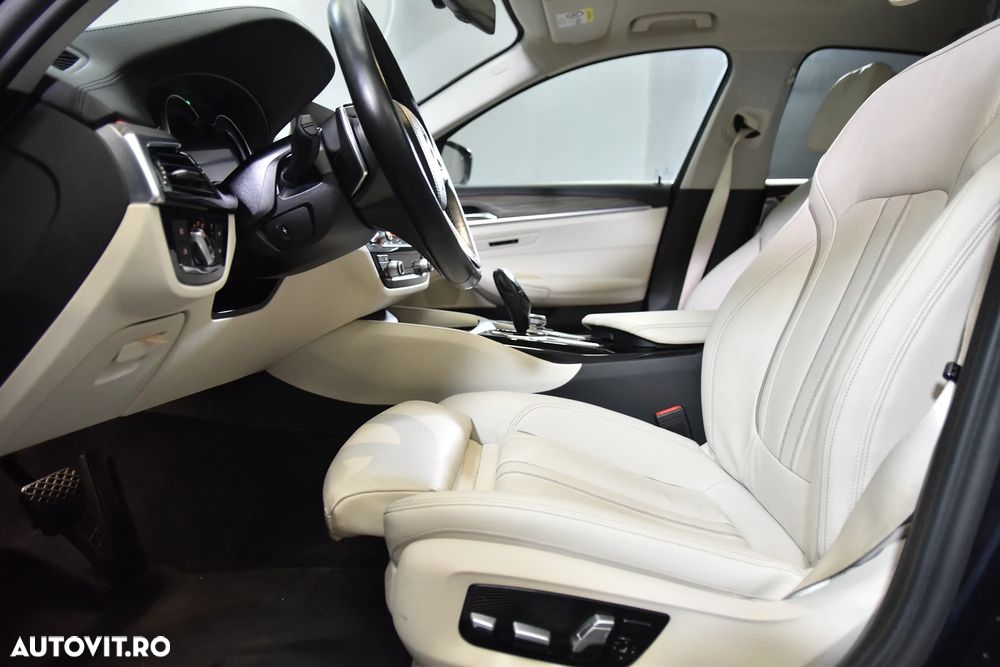 BMW Seria 5 520i Aut. Luxury Line - 24