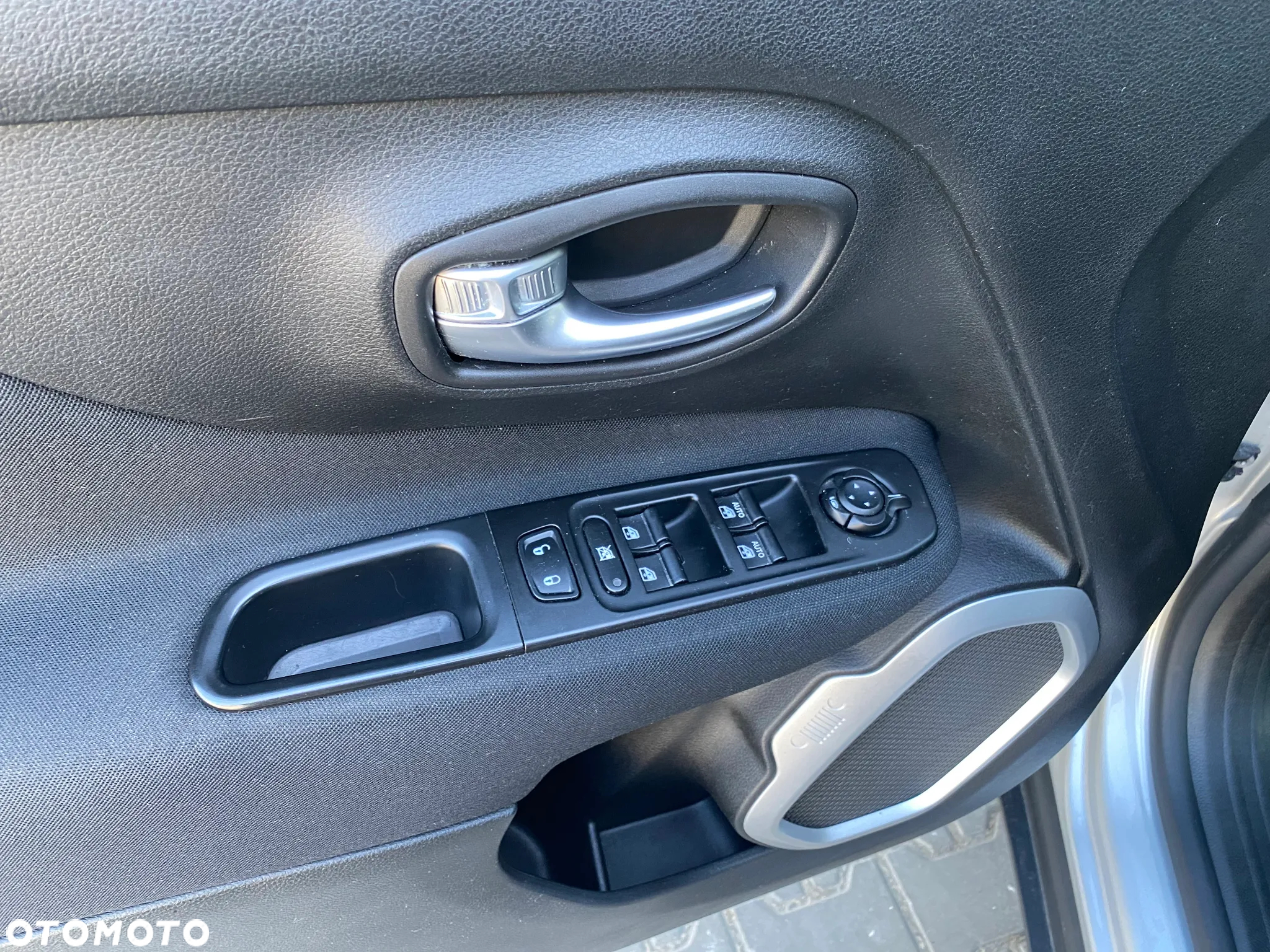 Jeep Renegade - 8