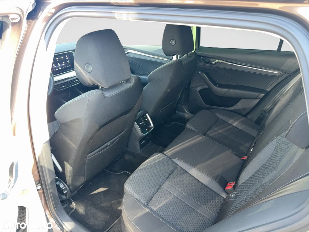 Skoda Octavia Combi 2.0 TDI DSG Style - 10