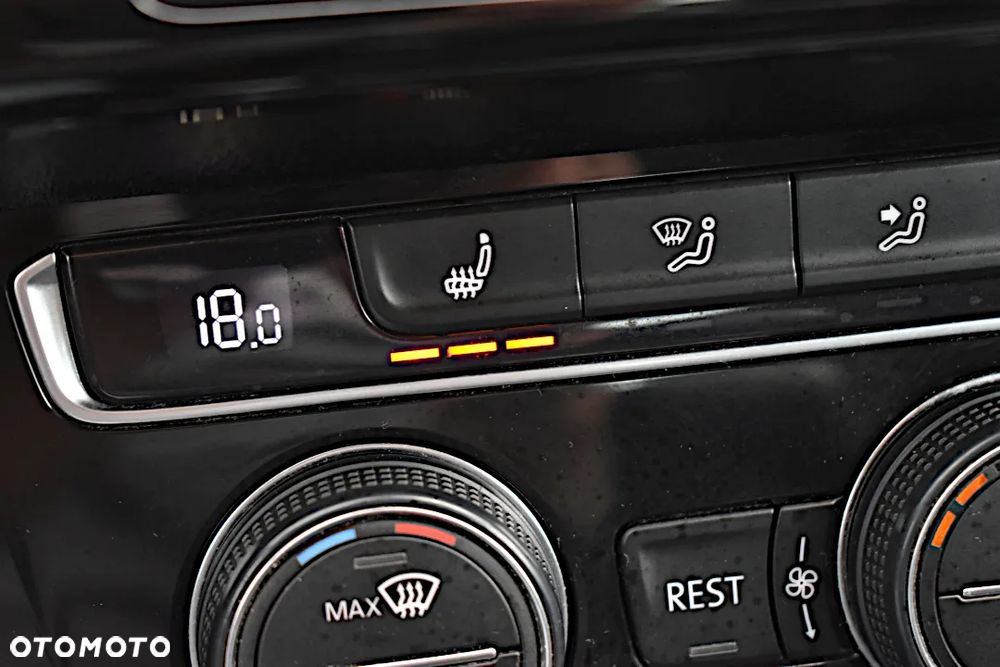 Volkswagen Passat - 25