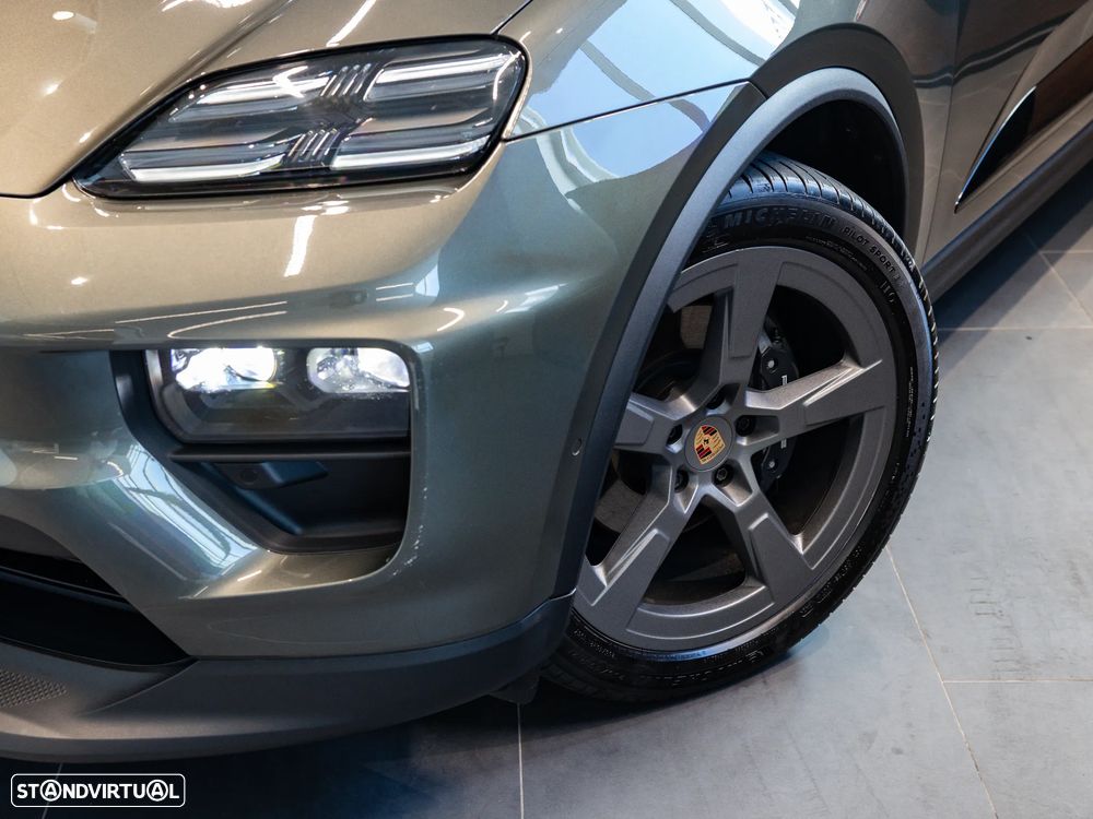 Porsche Macan Electric 4 - 15