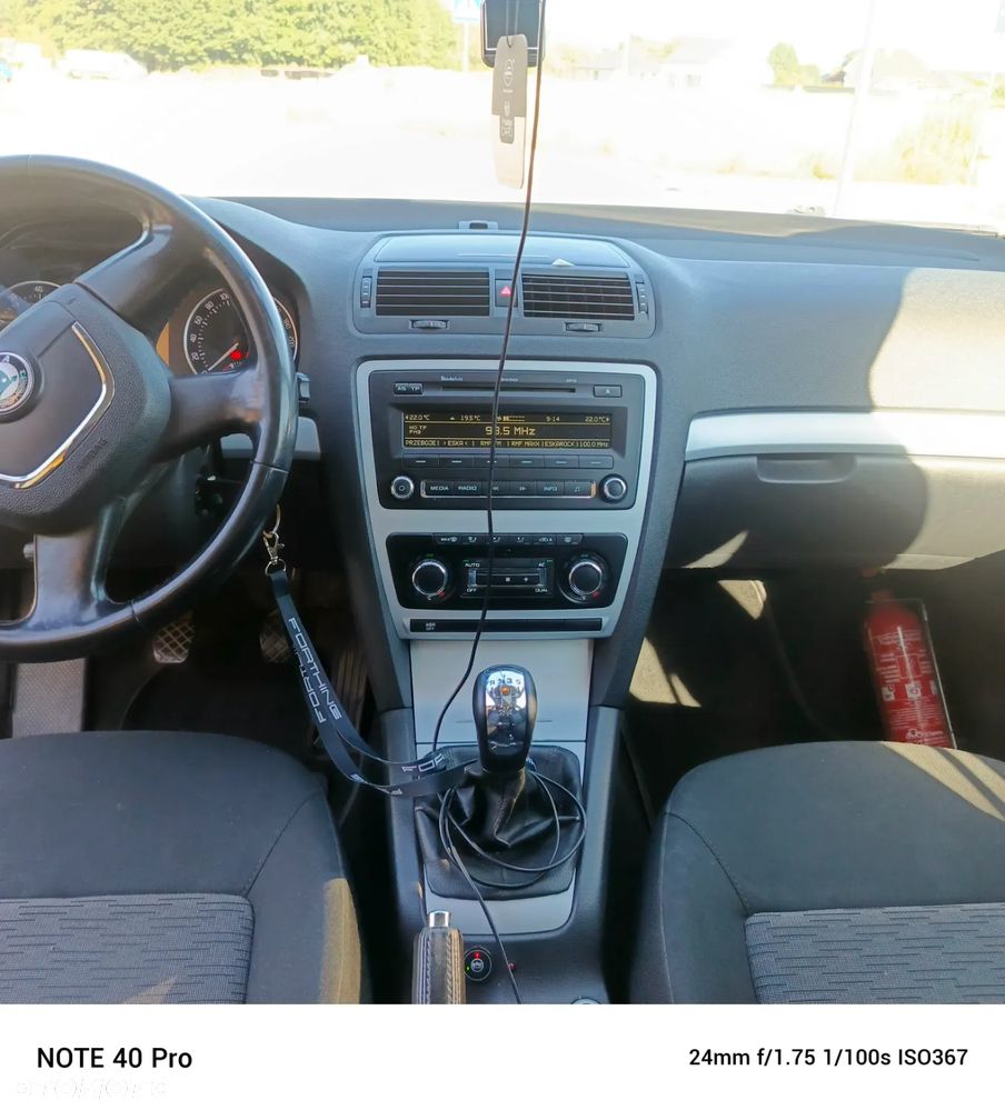 Skoda Octavia 1.6 Ambiente - 10
