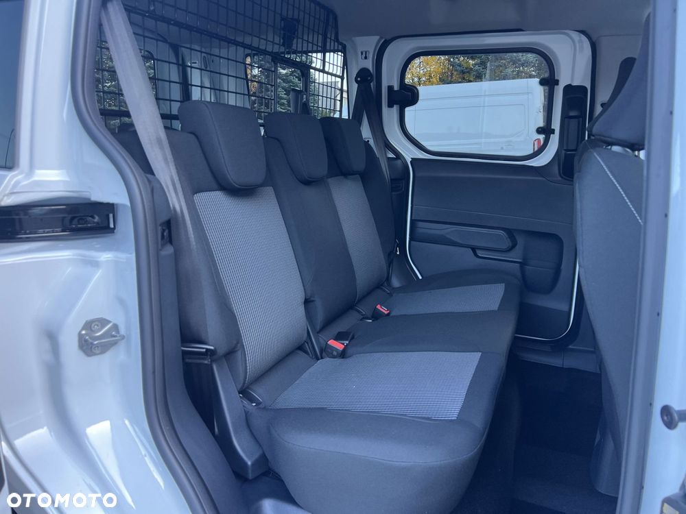 Ford Transit Courier - 22