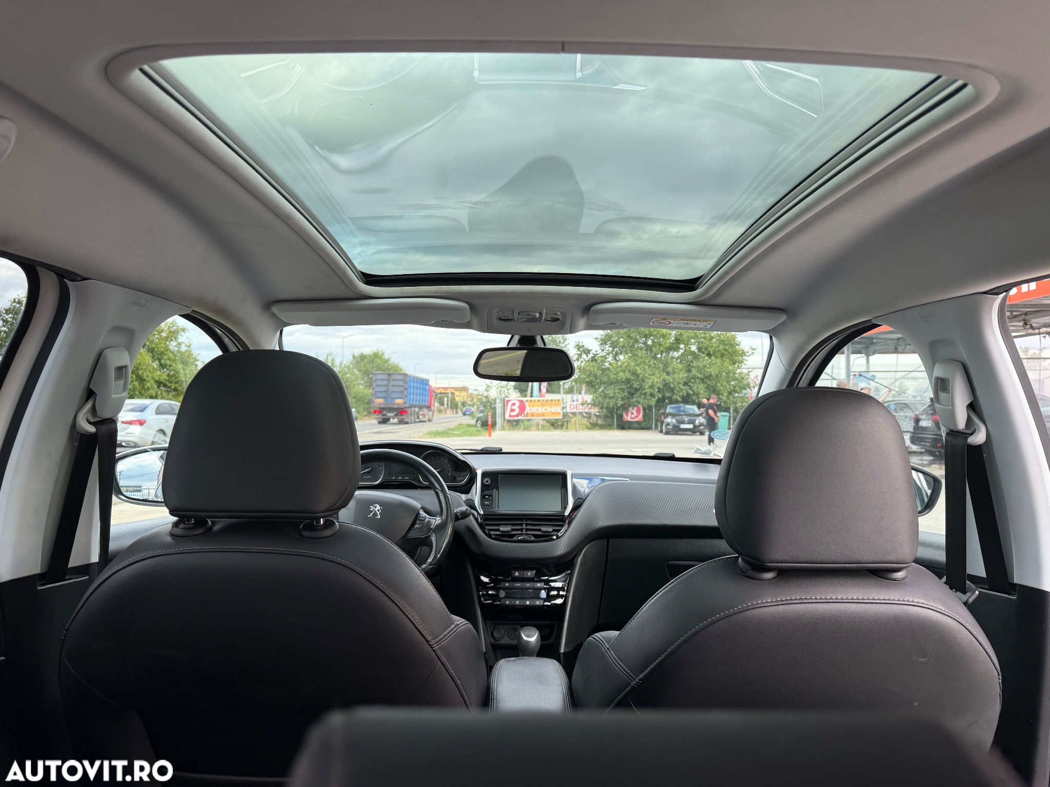 Peugeot 2008 1.2 PureTech Turbo EAT6 S&S GT-Line - 17