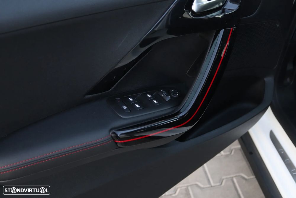Peugeot 2008 1.2 PureTech GT Line - 30