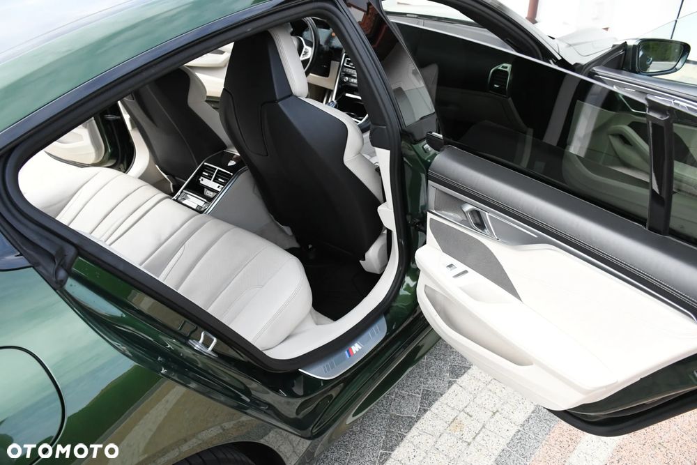 BMW Seria 8 M850i xDrive - 22