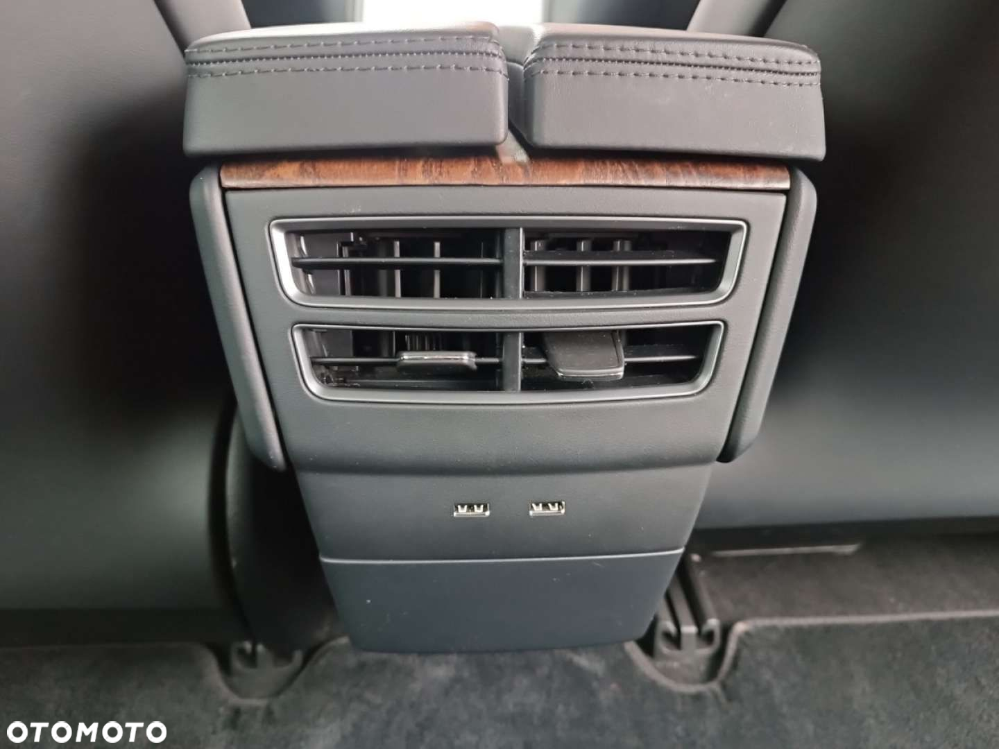 Tesla Model S - 37