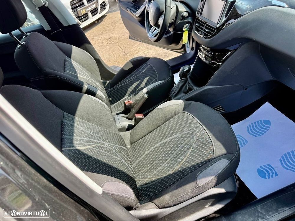 Peugeot 208 1.2 VTi SE Style - 38