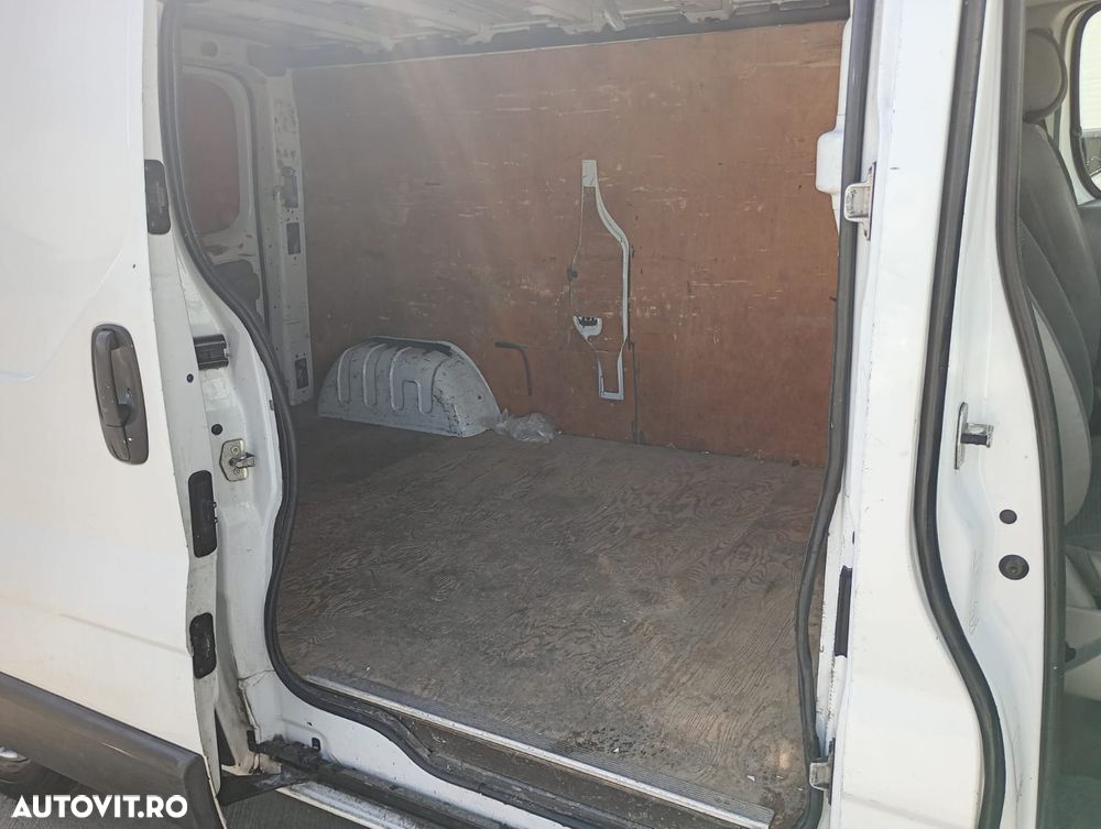 Opel Vivaro 2.5 CDTi - 13