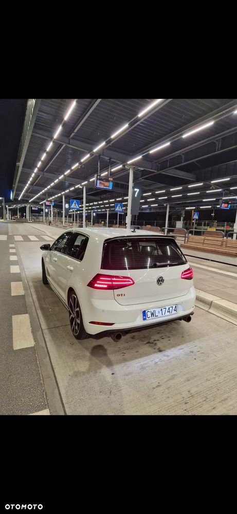 Volkswagen Golf - 2