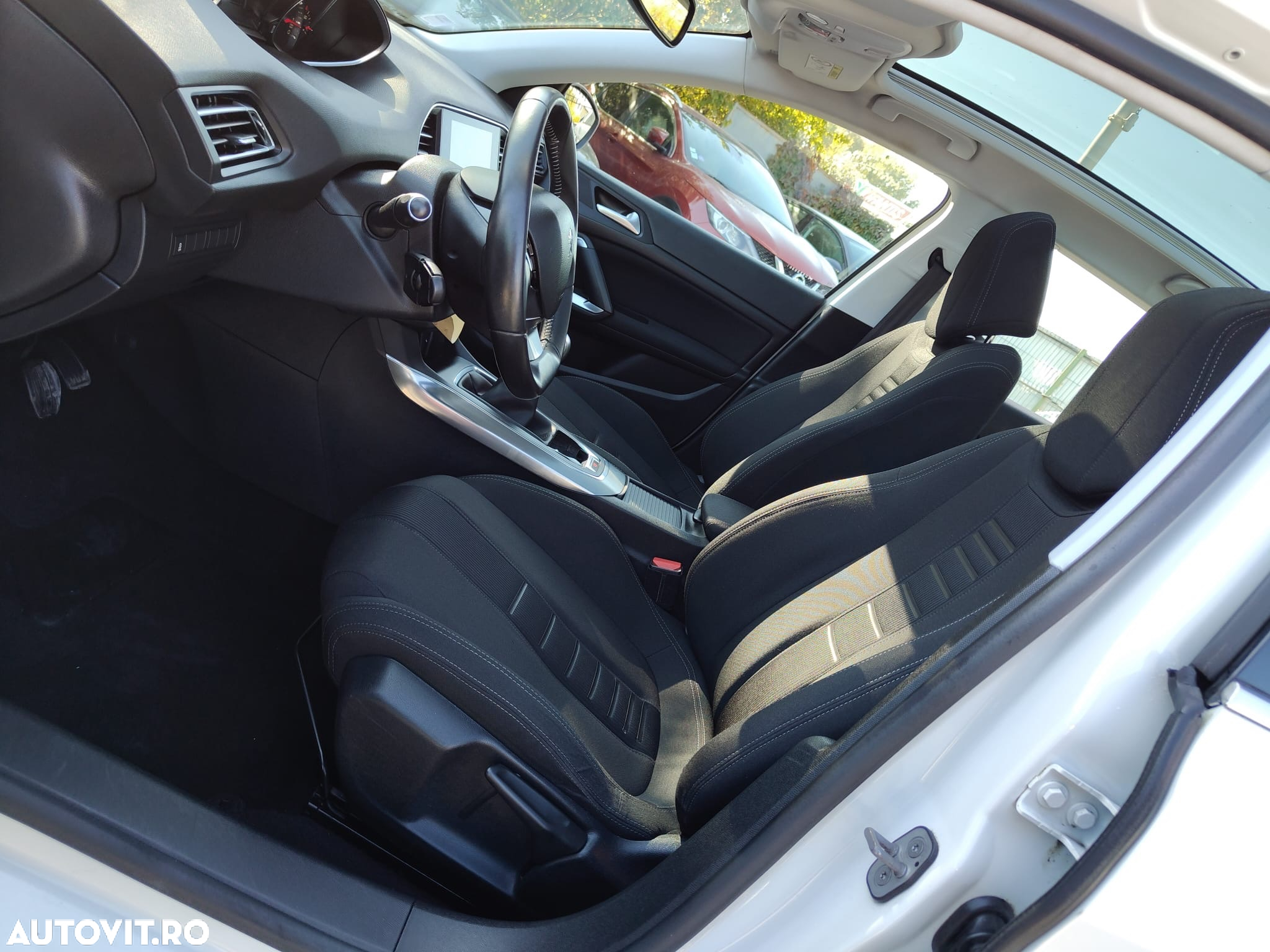 Peugeot 308 - 8