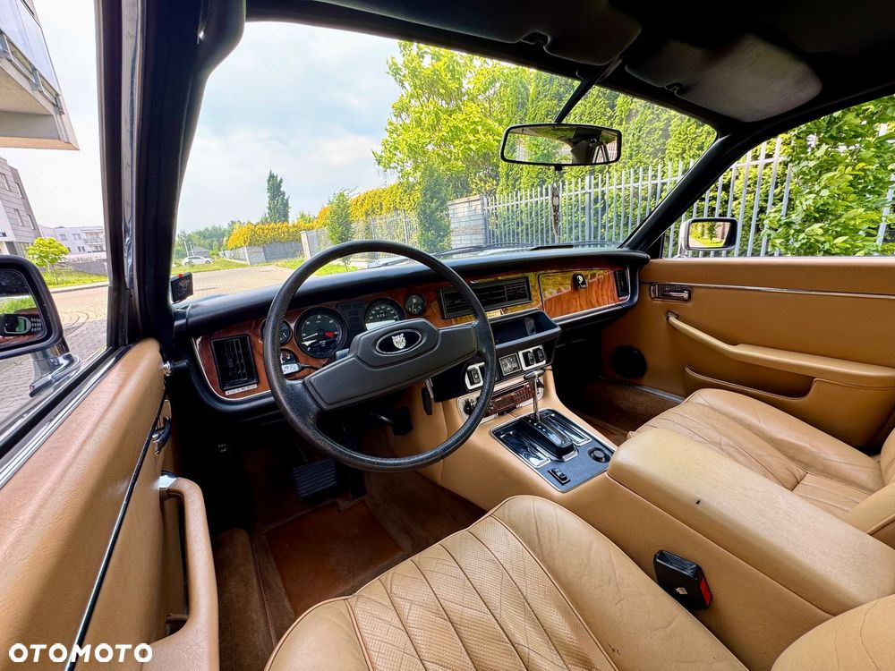 Jaguar XJ - 8