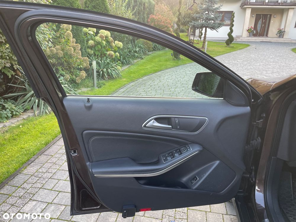 Mercedes-Benz GLA 180 (CDI) d 7G-DCT Urban - 22