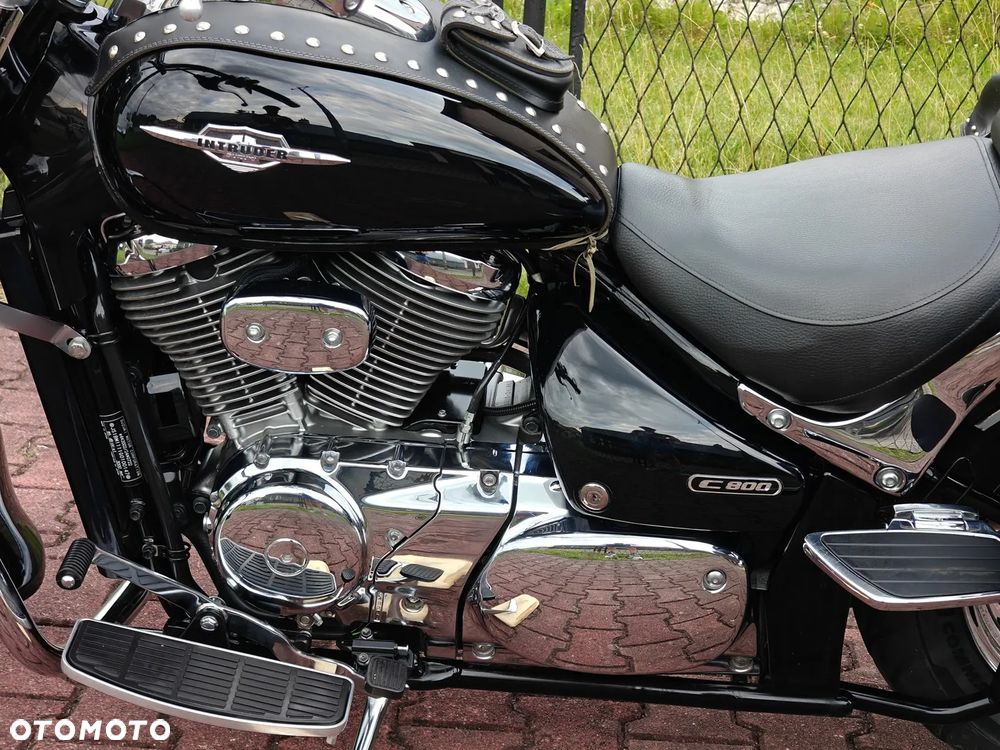 Suzuki Intruder - 37