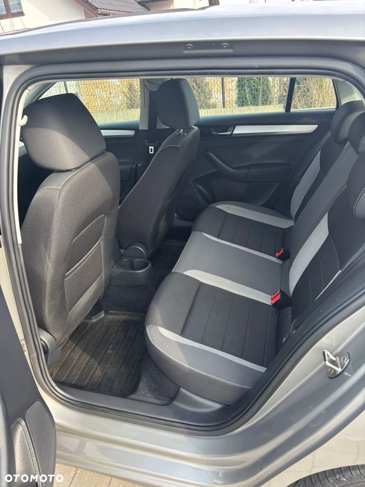 Skoda RAPID Spb 1.0 TSI Drive - 9
