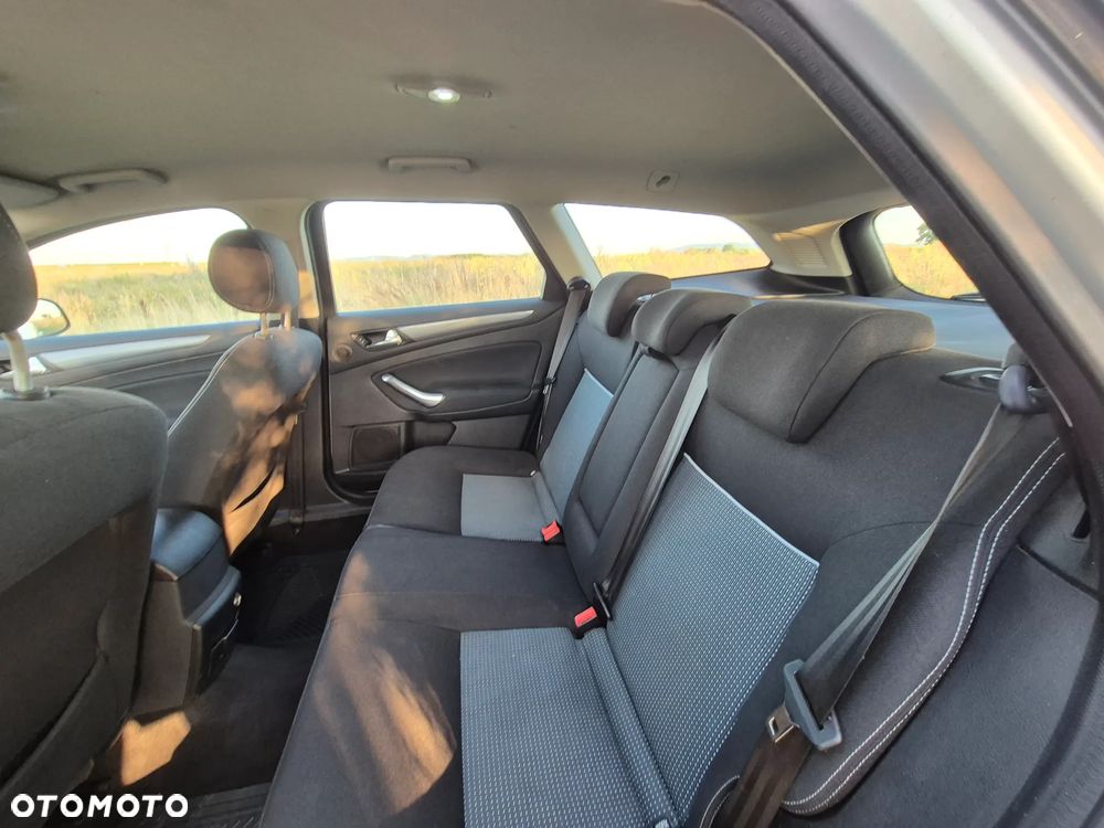 Ford Mondeo 1.8 TDCi Ambiente - 28