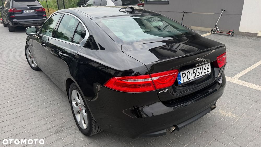 Jaguar XE 2.0 T Prestige - 5