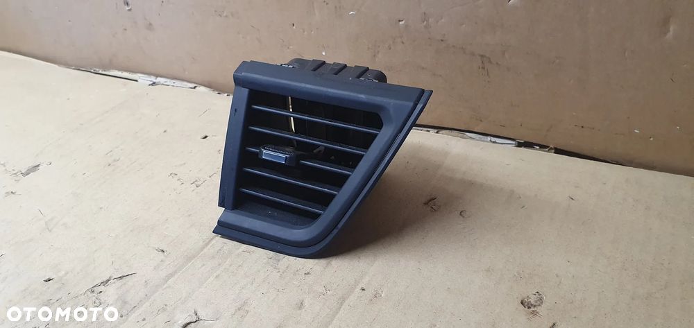 Kratka nawiewu powietrza prawa Renault Trafic IV 687508261R 687601409R - 4