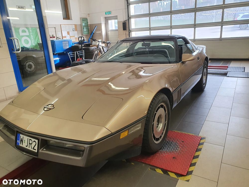 Chevrolet Corvette - 4