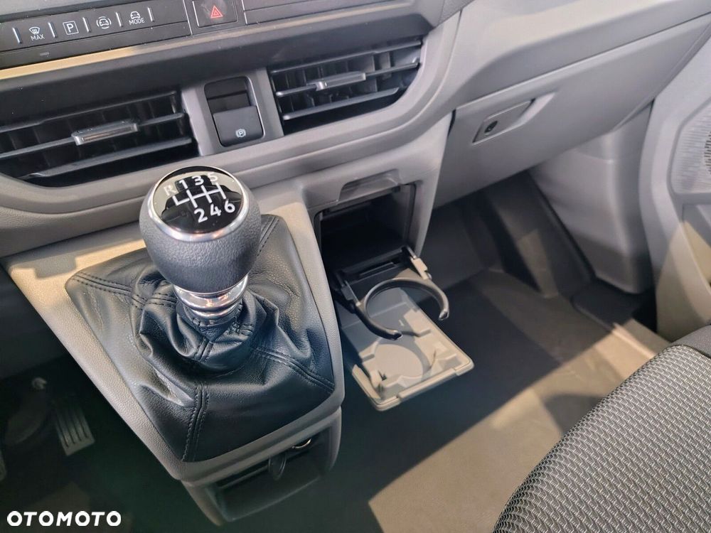 Volkswagen Transporter Transporter Kombi N1 silnik: 2,0 l TDI 150 KM / skrzynia biegów: 6-biegowa manualna rozstaw osi: 3500 mm - 16