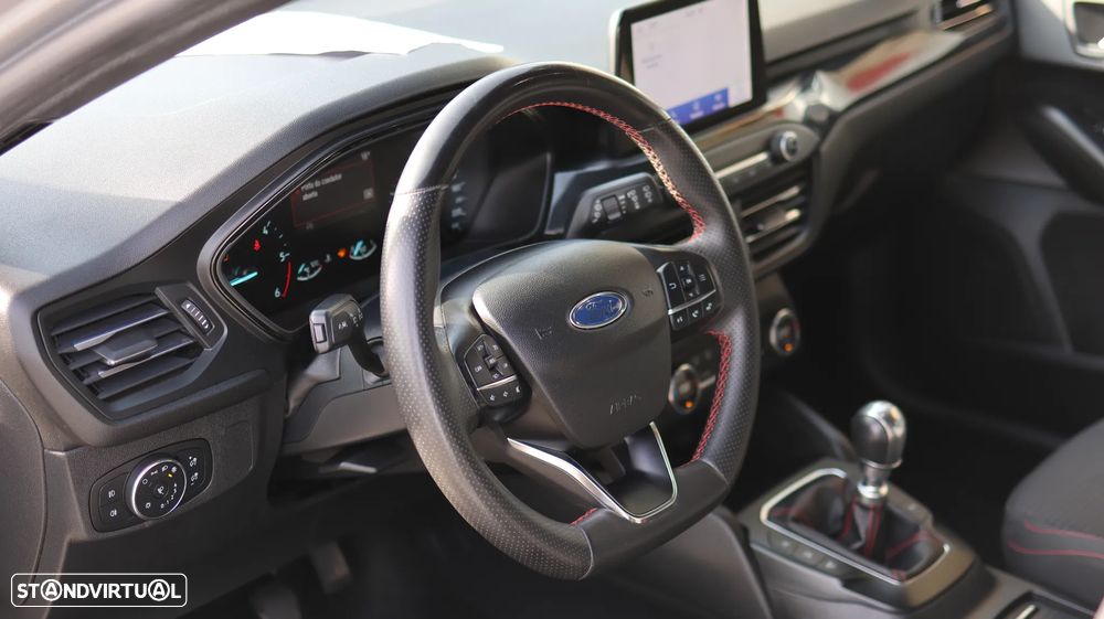 Ford Focus SW 1.5 TDCi EcoBlue ST-Line — fotografia 6